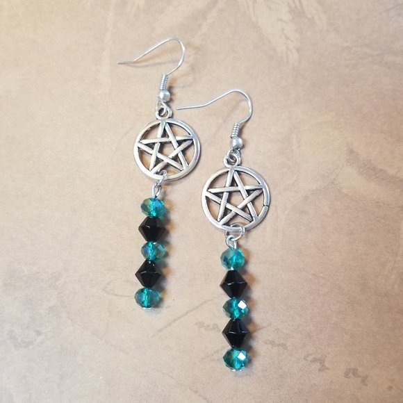 * 5/35 *Gothic Pentacle Black and Green Crystal Earrings  Handmade - Picture 1 of 2